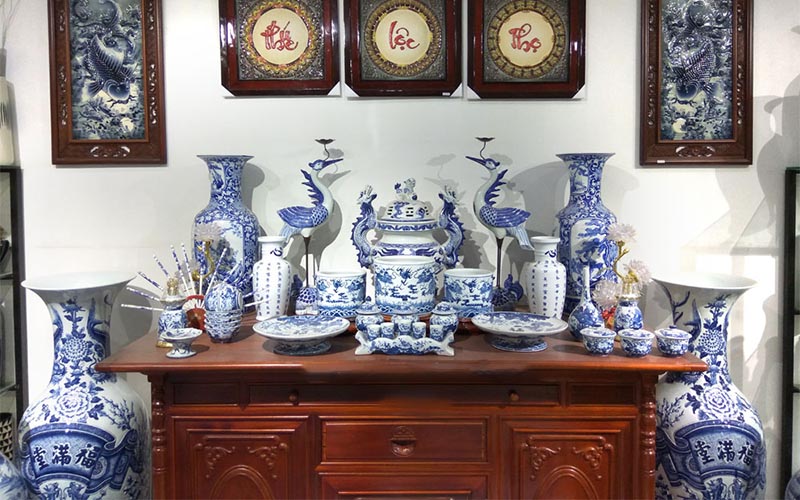 Những vật dụng không thể thiếu trên bàn thờ gia tiên