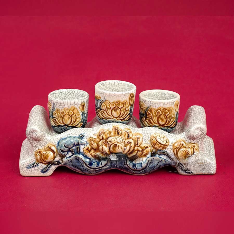 Khay 3 ngai dạn nổi sen