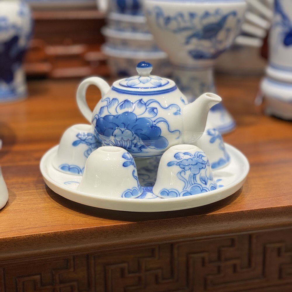 Ấm chén sen vẽ tay Long Loan