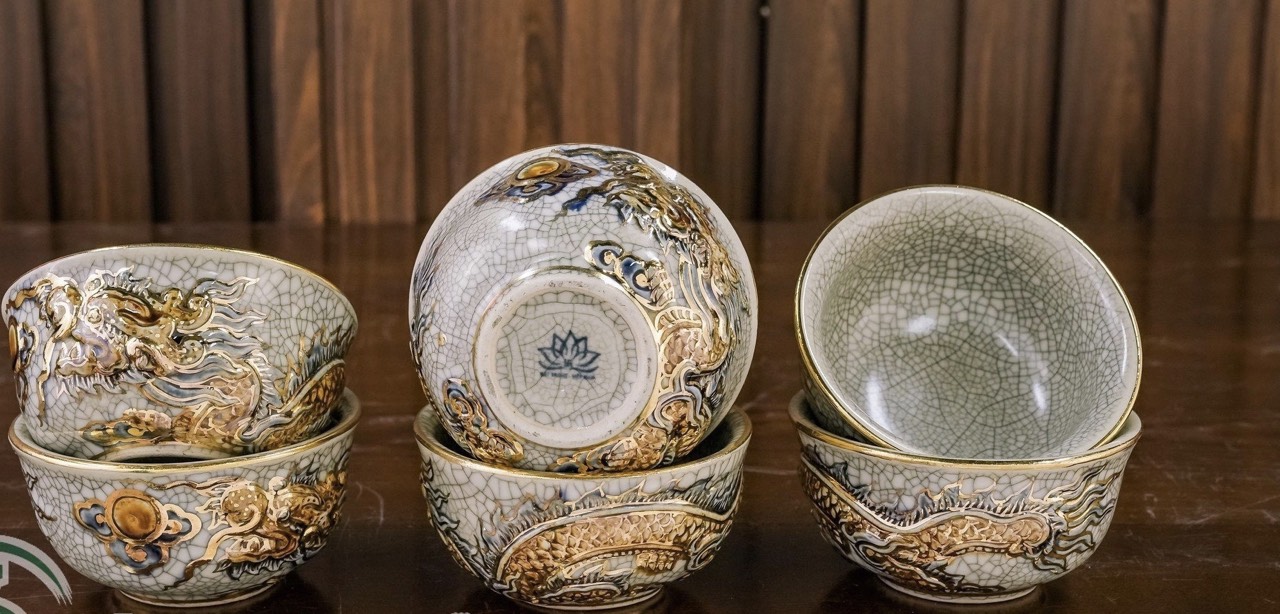 Bat trà sâm dạn nổi rồng vẽ vàng