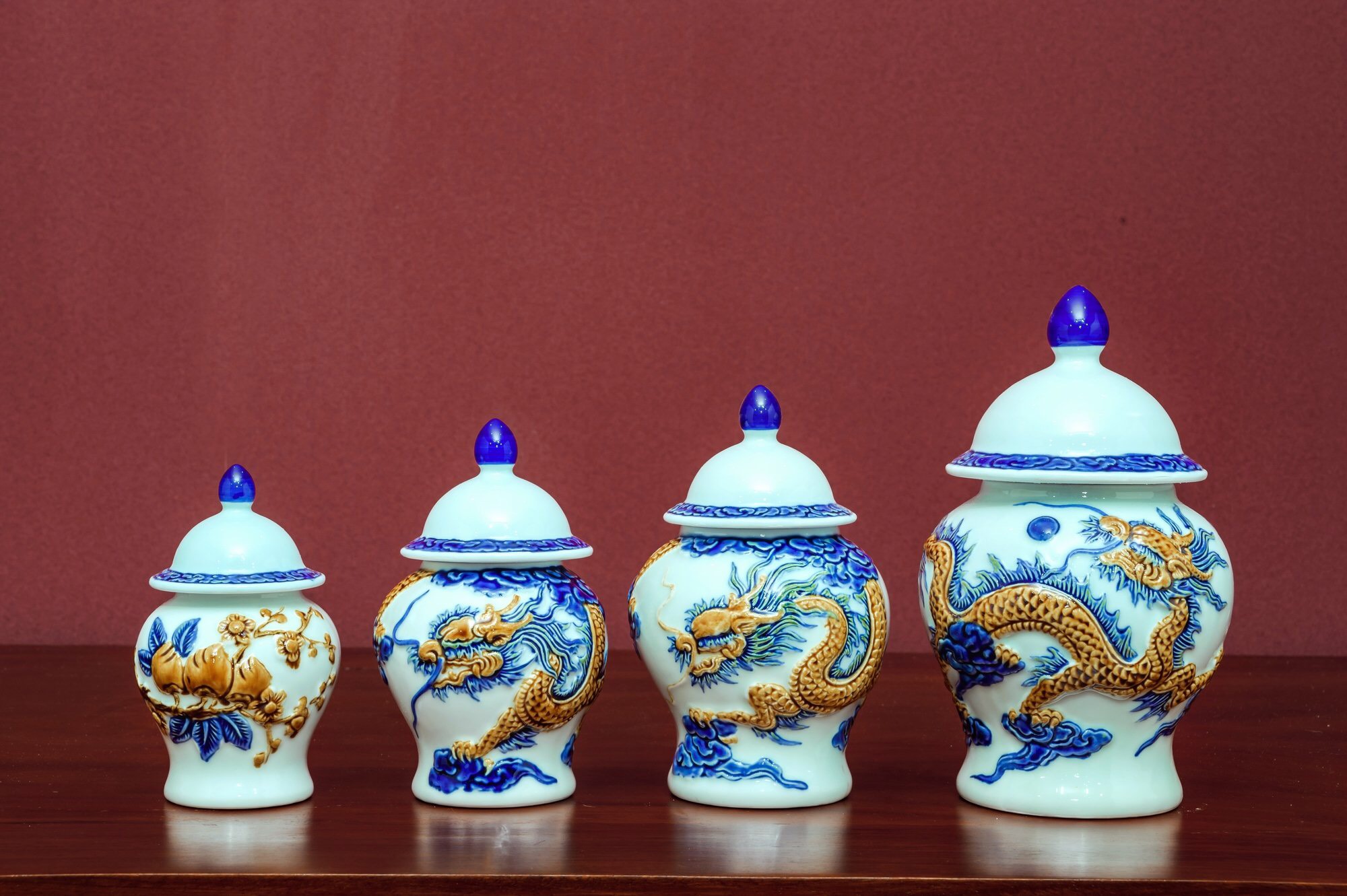 Choé rồng men đất trắng dạn nổi 23f