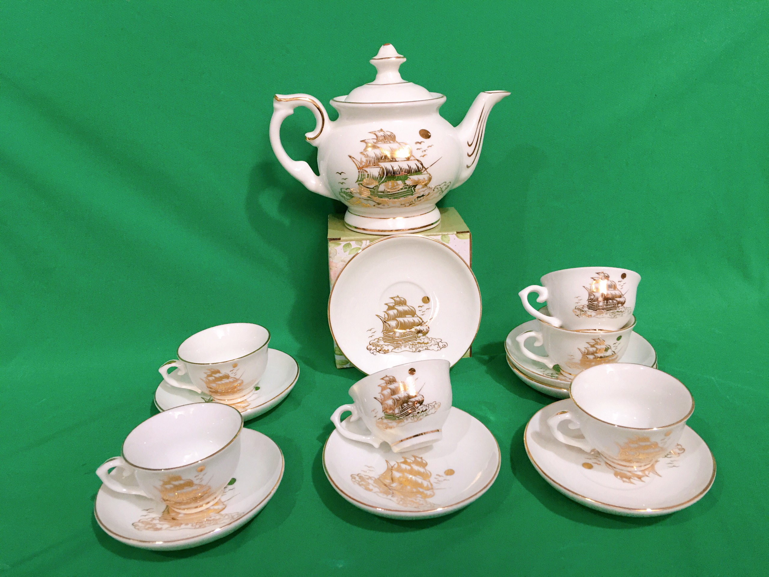 Bộ ấm chén Phú Quý Thuận buồm xuôi gió vẽ vàng