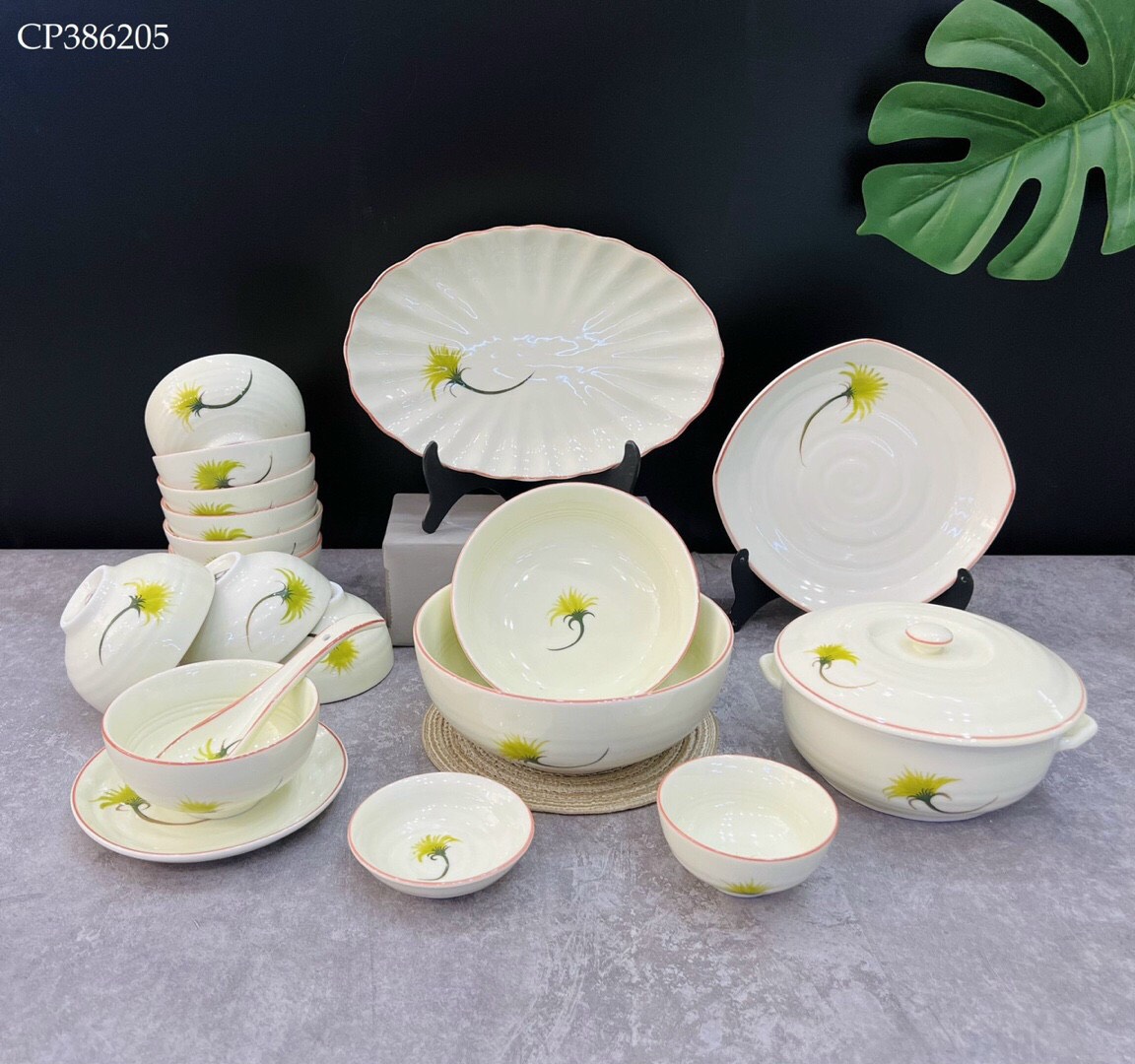 Bộ ăn gia đình hoa lá vàng