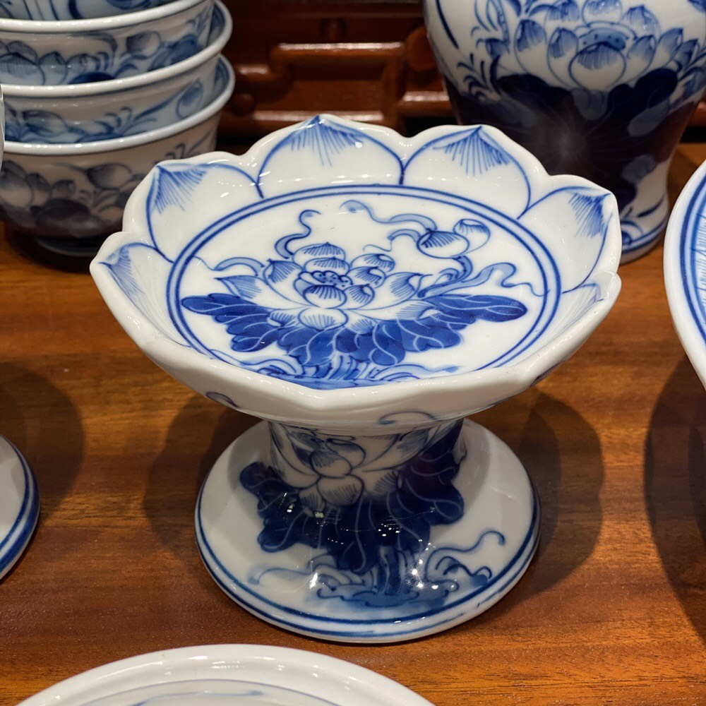 Chân nến sen vẽ tay Long Loan