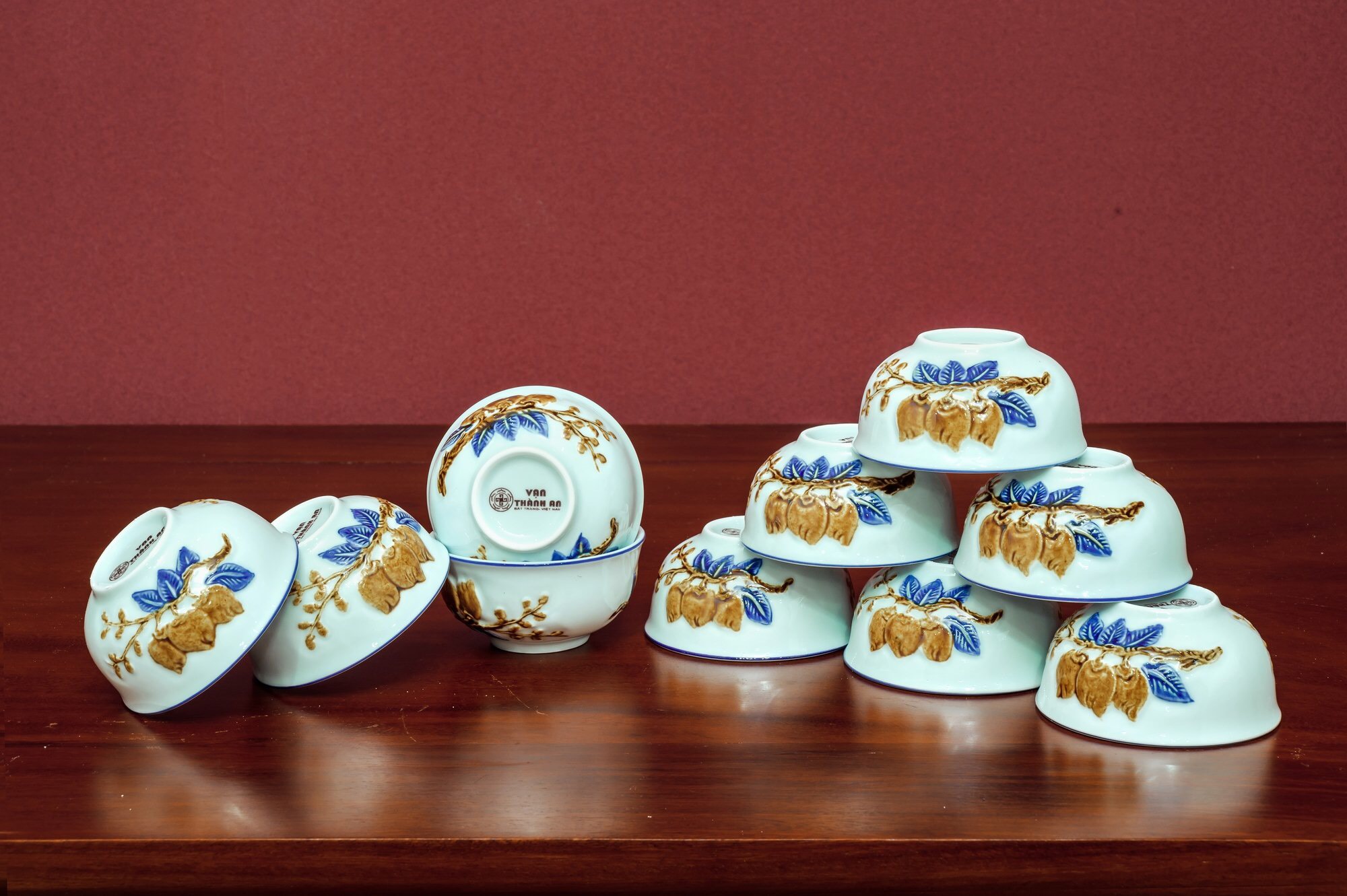 Bát cúng đào men đất trắng dạn nổi